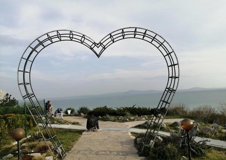 Прекрасен Апартамент С Изглед Към Морето Сарафово 1 Burgas Stad Buitenkant foto